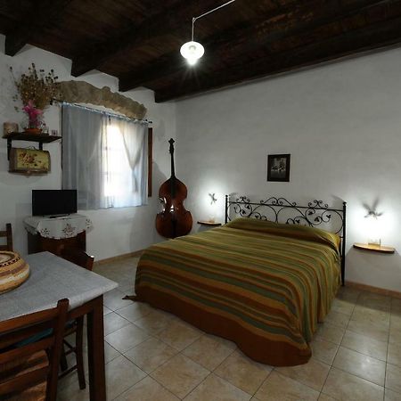 Locanda La Rosa Pauli Arbarei Ngoại thất bức ảnh