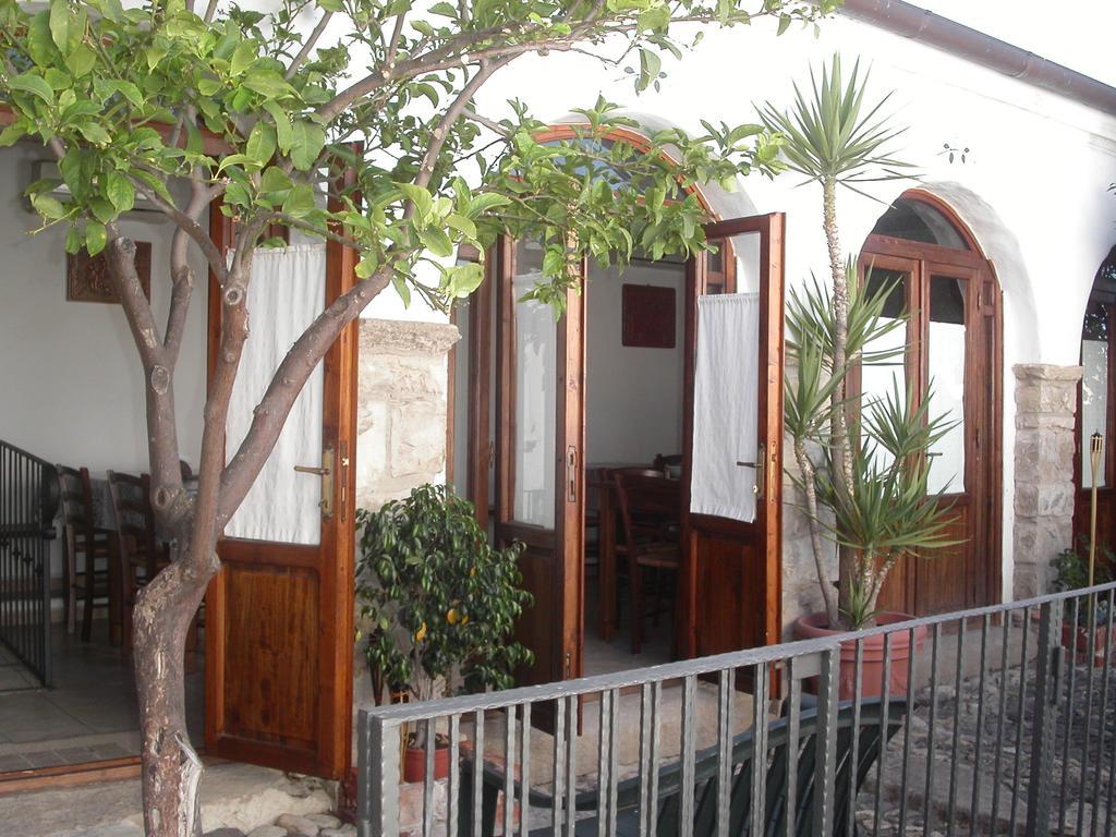 Locanda La Rosa Pauli Arbarei Ngoại thất bức ảnh