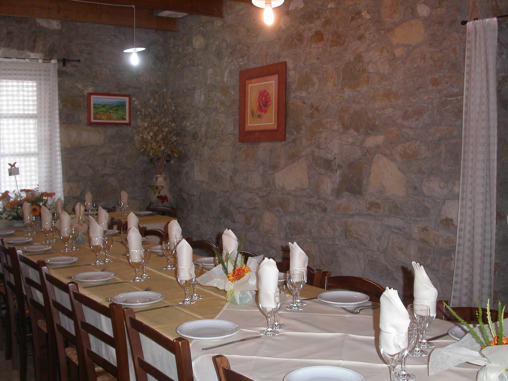 Locanda La Rosa Pauli Arbarei Ngoại thất bức ảnh