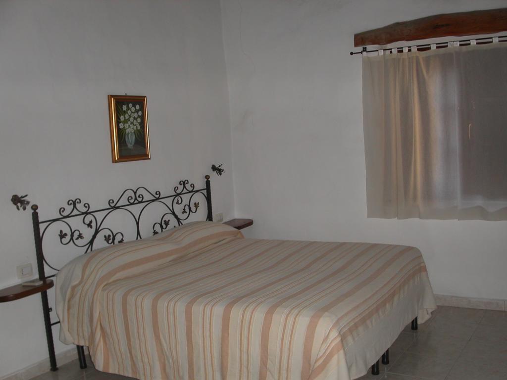 Locanda La Rosa Pauli Arbarei Ngoại thất bức ảnh