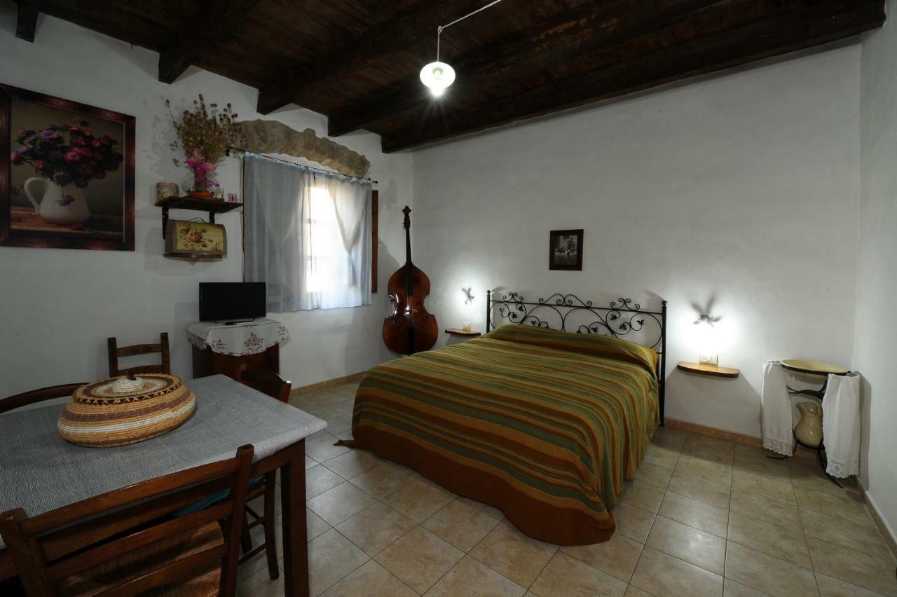Locanda La Rosa Pauli Arbarei Ngoại thất bức ảnh